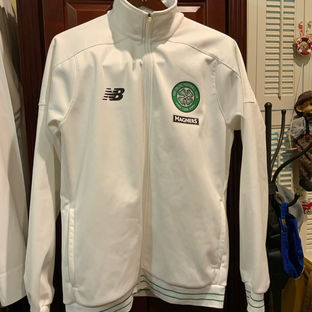 NEW BALANCE CELTIC FOOTBALL TRAINING WOVEN JACKET